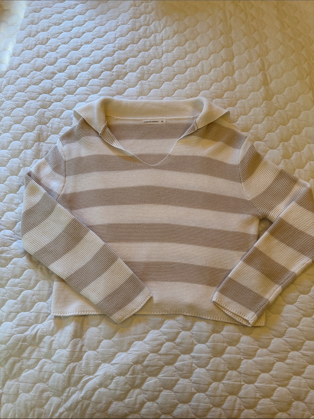 moon & madison Cropped Striped V-Neck Sweater in Cream & Beige